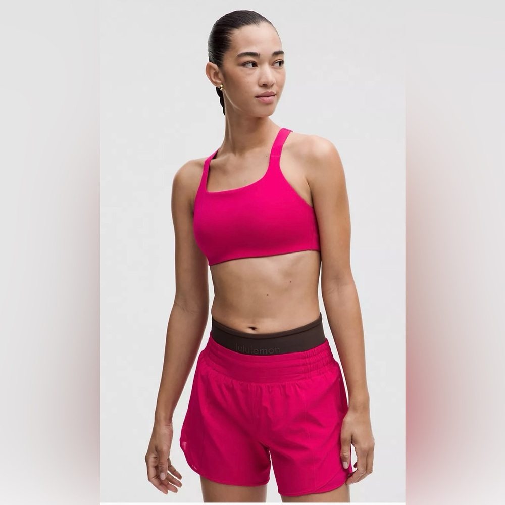Lululemon Ultral Square-Neck Workout Bra
Medium Support,